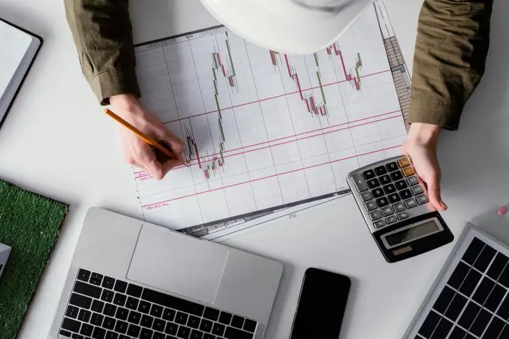 Analisis Teknikal vs Fundamental: Mana yang Lebih Efektif di Pasar Forex?